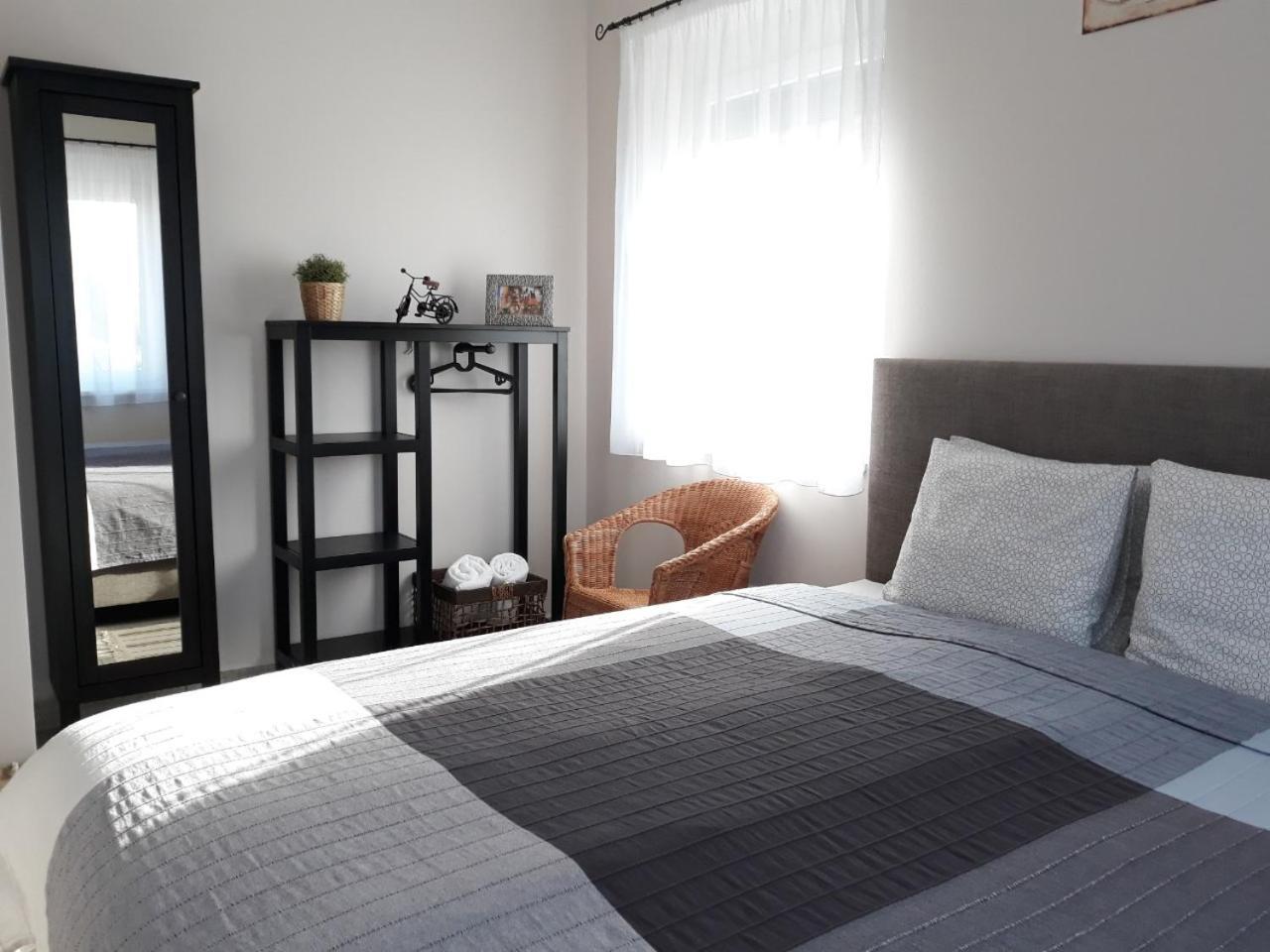 A Zoldbiciklis Haz Apartment Egerszalok Ngoại thất bức ảnh